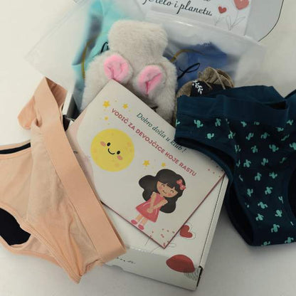 Menstrualni boks za devojčice - troje gaćica