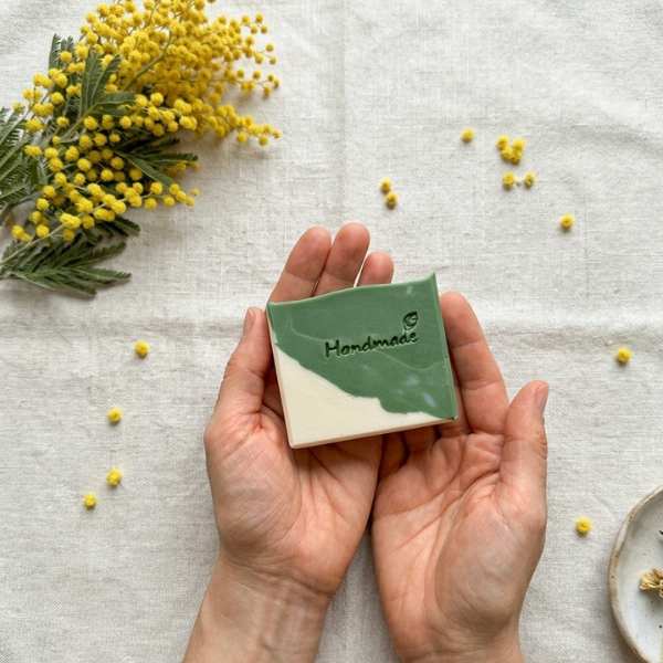 Prirodni sapun sa maslinovim, kokosovim i palminim uljem visokog kvaliteta